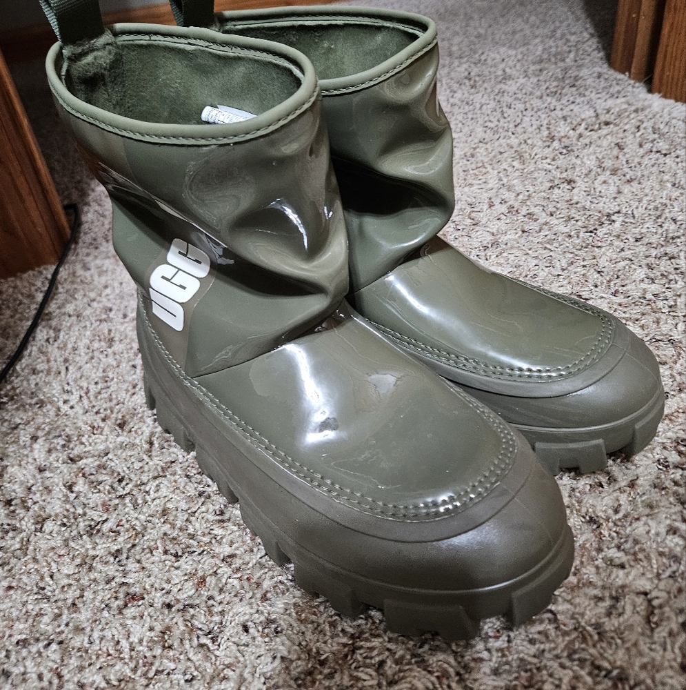 UGG Women's BURNT OLIVE Classic BRELLAH Mini‎ Rain boots Size 8 LIKE NEW